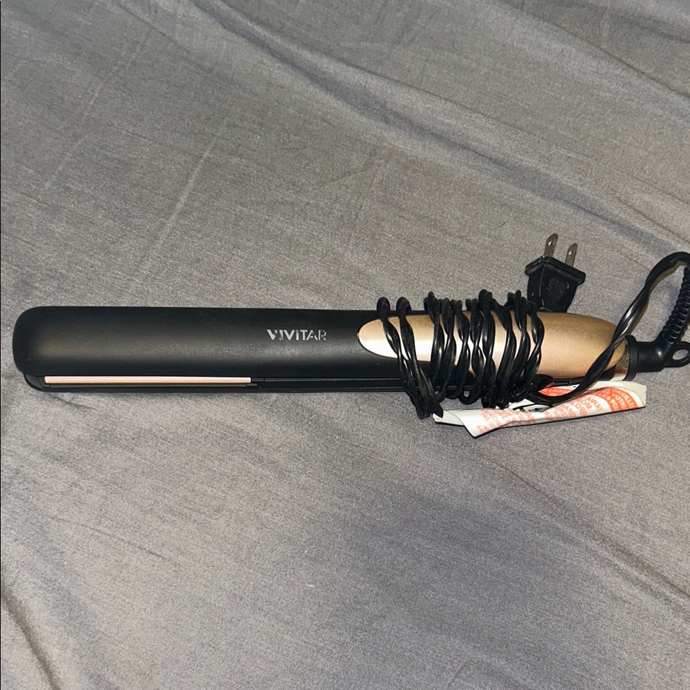 VIVITAR Black and Gold Hair Straightener